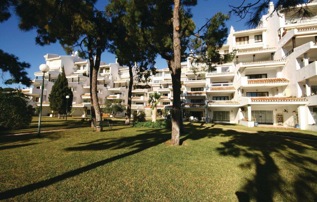 Stunning apartment in Calahonda with 3 Bedrooms, WiFi&Outdoor swimming pool La Cala De Mijas Buitenkant foto