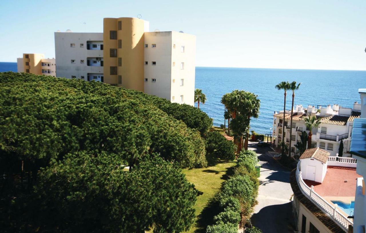 Stunning apartment in Calahonda with 3 Bedrooms, WiFi&Outdoor swimming pool La Cala De Mijas Buitenkant foto