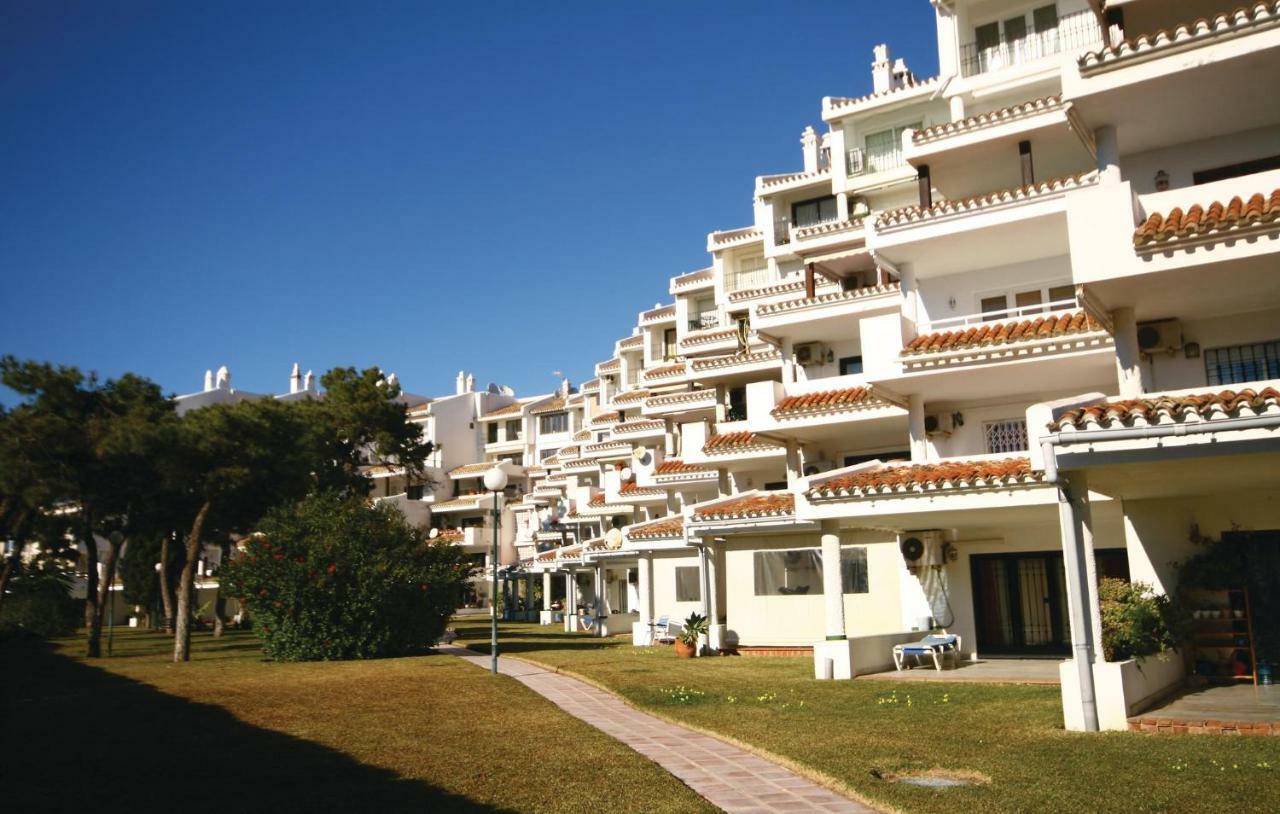 Stunning apartment in Calahonda with 3 Bedrooms, WiFi&Outdoor swimming pool La Cala De Mijas Buitenkant foto