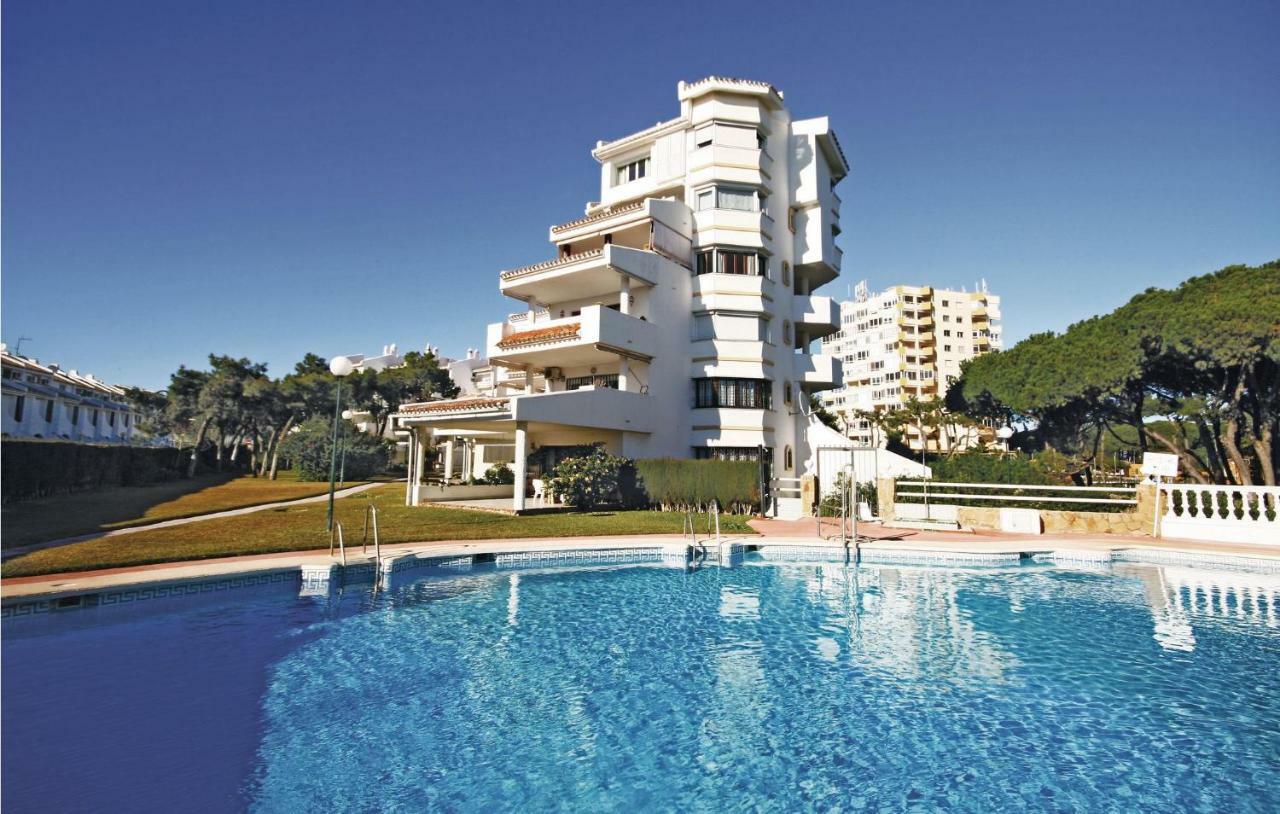 Stunning apartment in Calahonda with 3 Bedrooms, WiFi&Outdoor swimming pool La Cala De Mijas Buitenkant foto