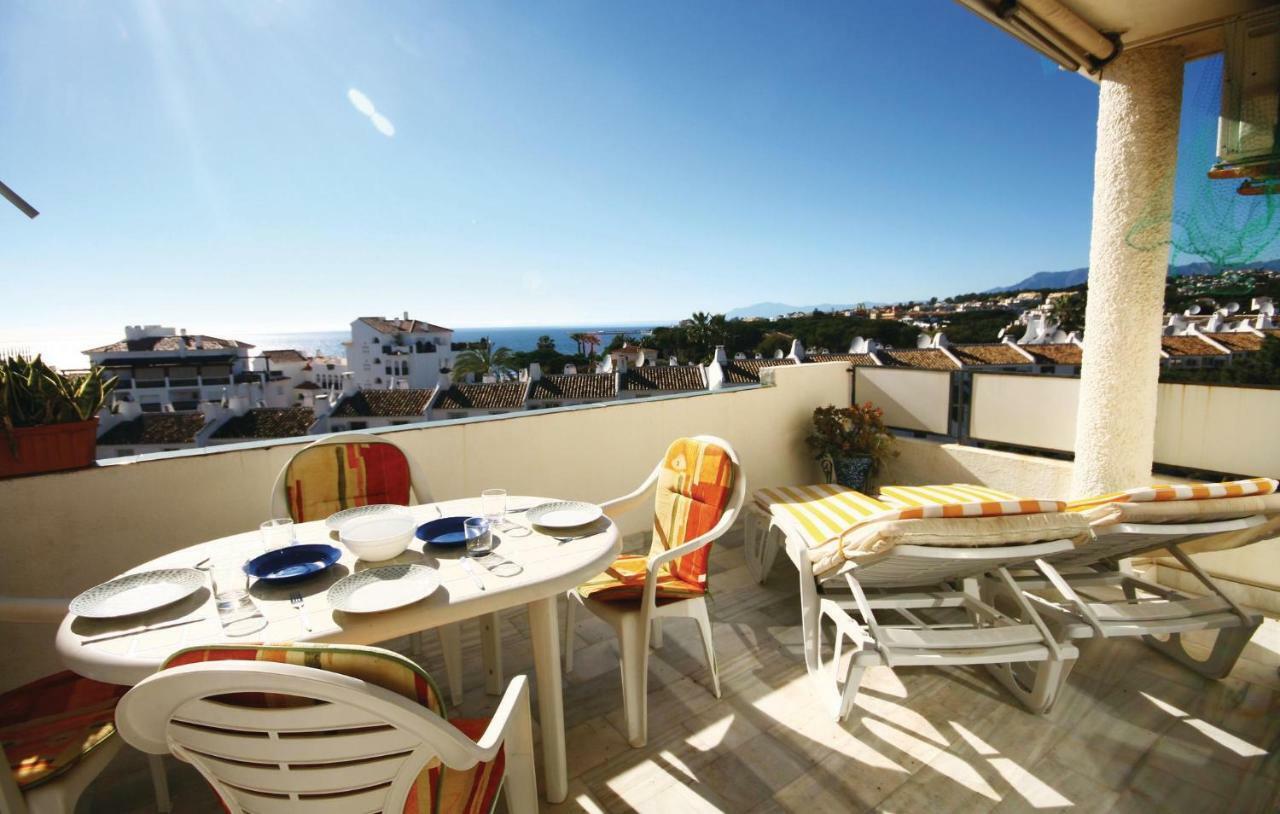 Stunning apartment in Calahonda with 3 Bedrooms, WiFi&Outdoor swimming pool La Cala De Mijas Buitenkant foto